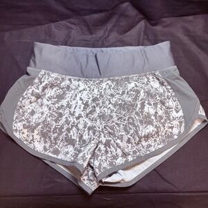 Under Armour HeatGear Womens Gray Scribble Print Running Shorts Size Small 0164
